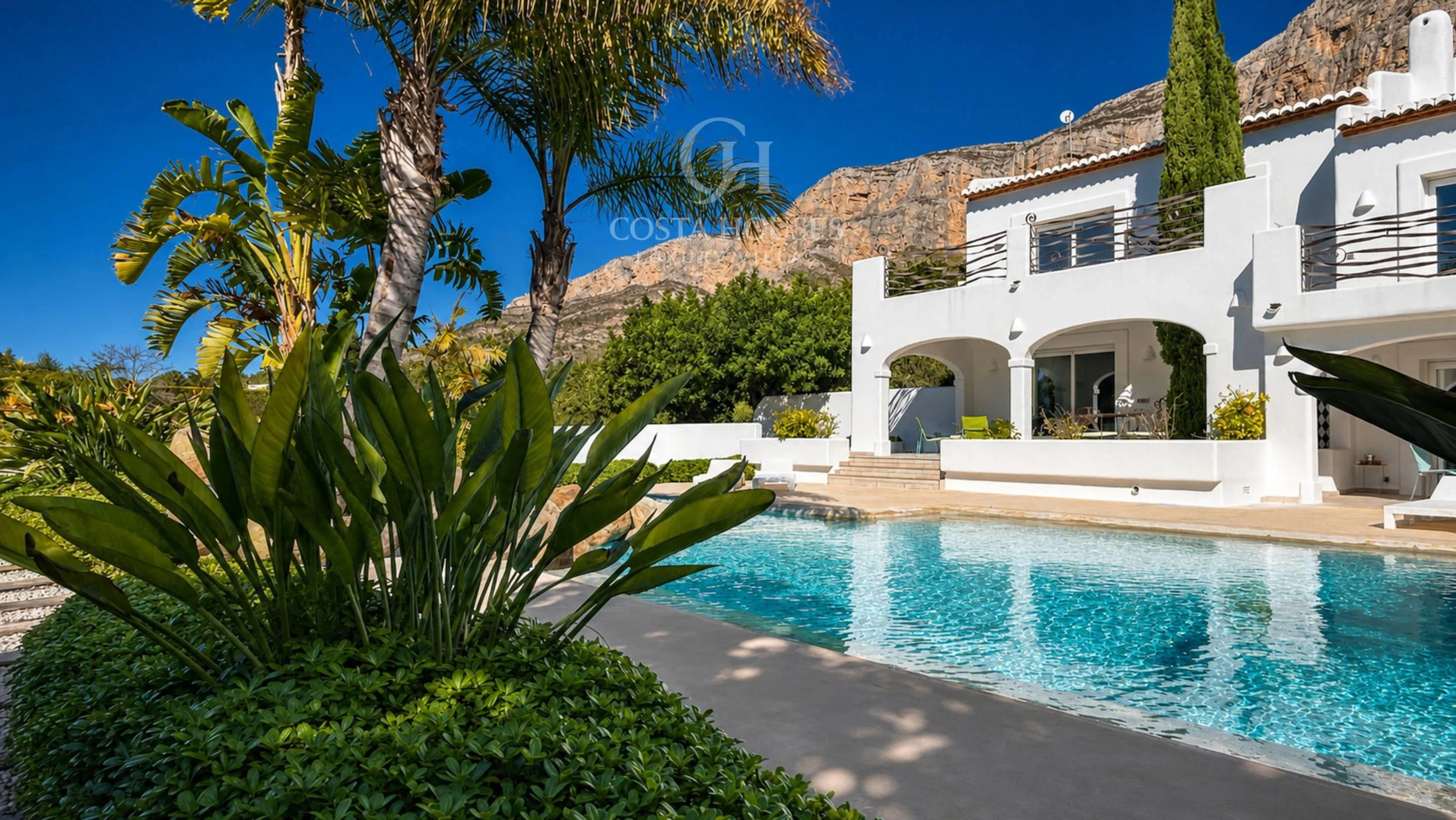 2876V_SOLANA - VILLA SOLANA · WEISSE ARCHITEKTUR ZWISCHEN GÄRTEN UND MONTGO JAVEA