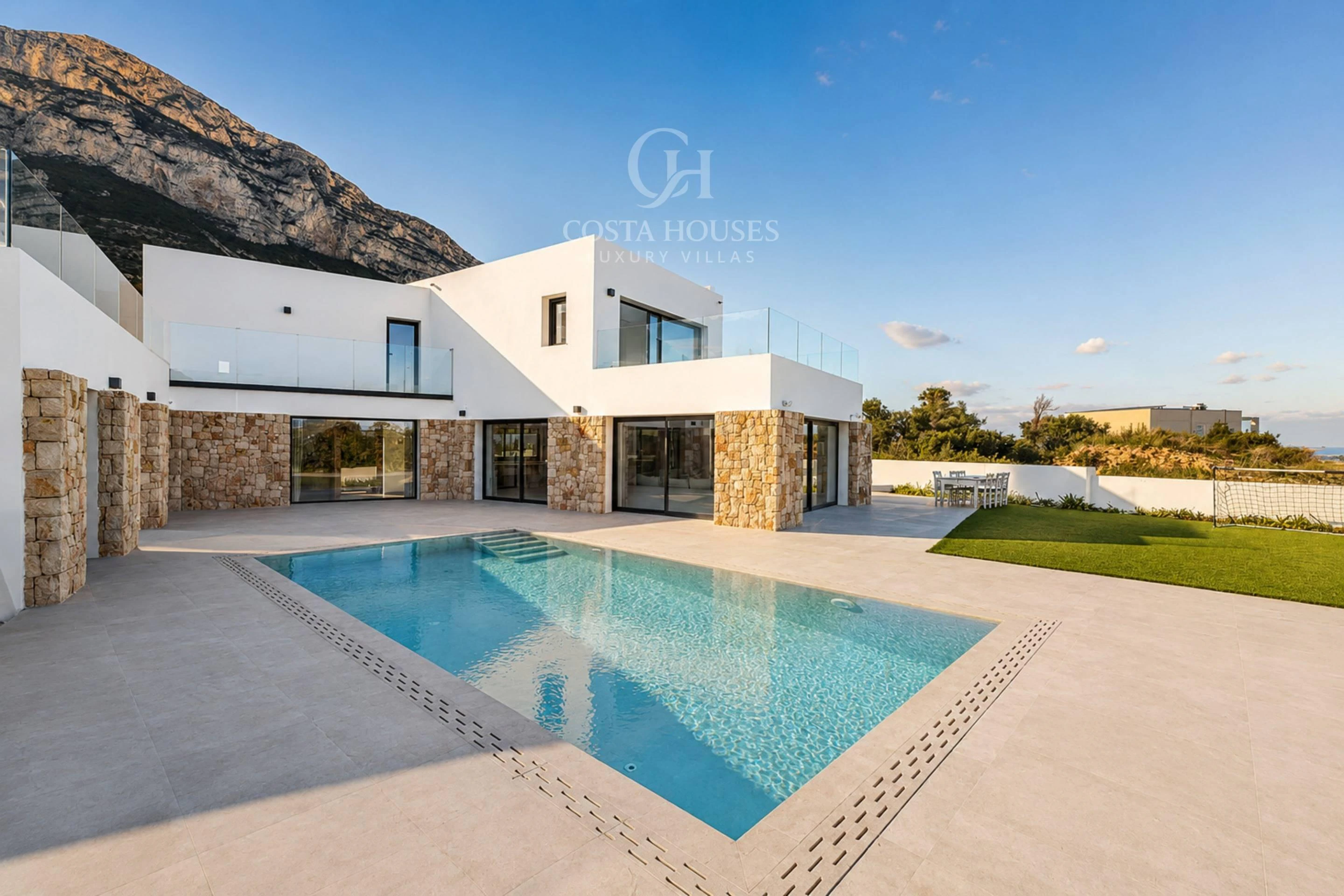 2820V_CAMPUS - VILLA CAMPUS · ZEITGENÖSSISCHE ARCHITEKTUR MIT MEER- UND MONTGÓ-BLICK, DÉNIA
