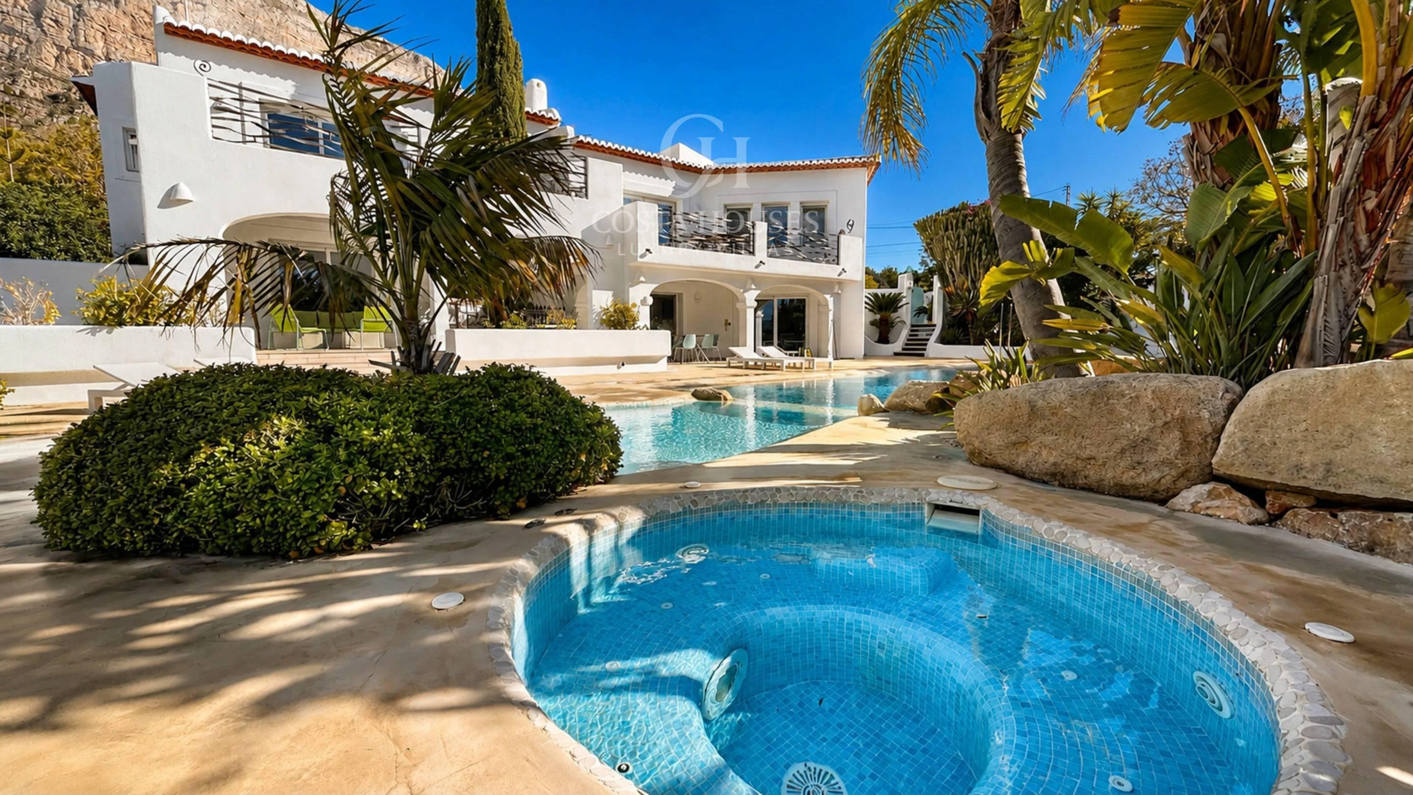 2876V_SOLANA - VILLA SOLANA · WEISSE ARCHITEKTUR ZWISCHEN GÄRTEN UND MONTGO JAVEA