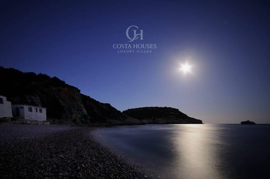 2826VL_ISOLABLU - VILLA ISOLA BLU · MEDITERRANER SONNENAUFGANG AM HORIZONT VON IBIZA, JÁVEA