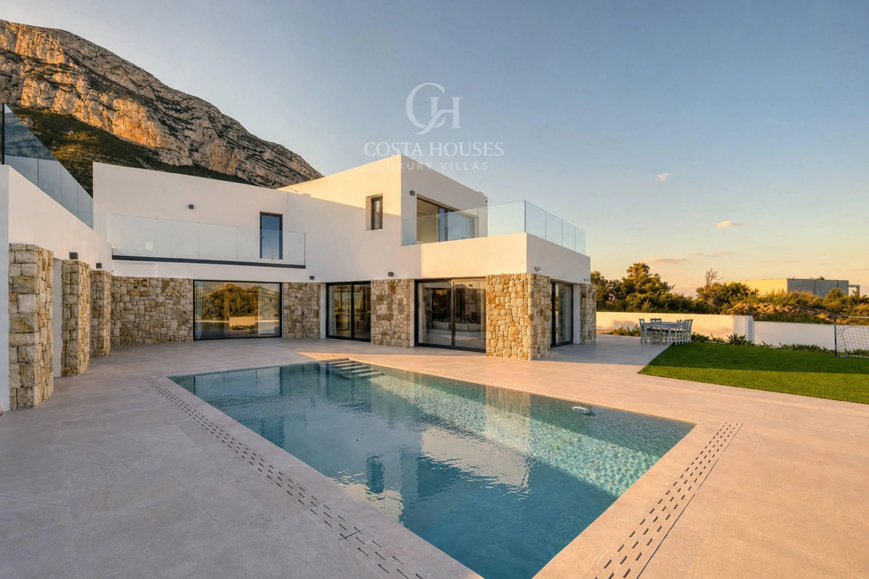 2820V_CAMPUS - VILLA CAMPUS · ZEITGENÖSSISCHE ARCHITEKTUR MIT MEER- UND MONTGÓ-BLICK, DÉNIA