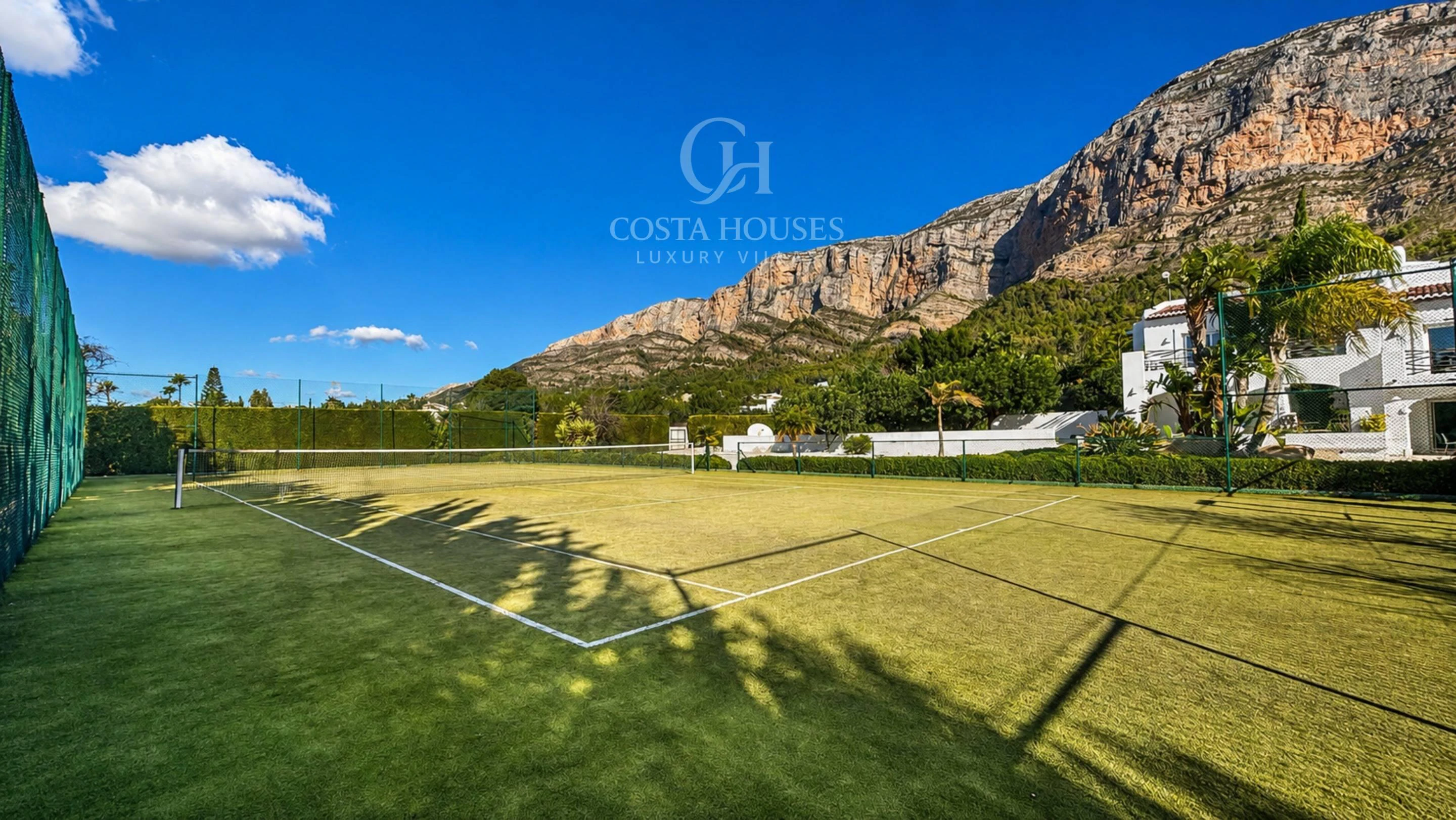 2876V_SOLANA - VILLA SOLANA · WEISSE ARCHITEKTUR ZWISCHEN GÄRTEN UND MONTGO JAVEA