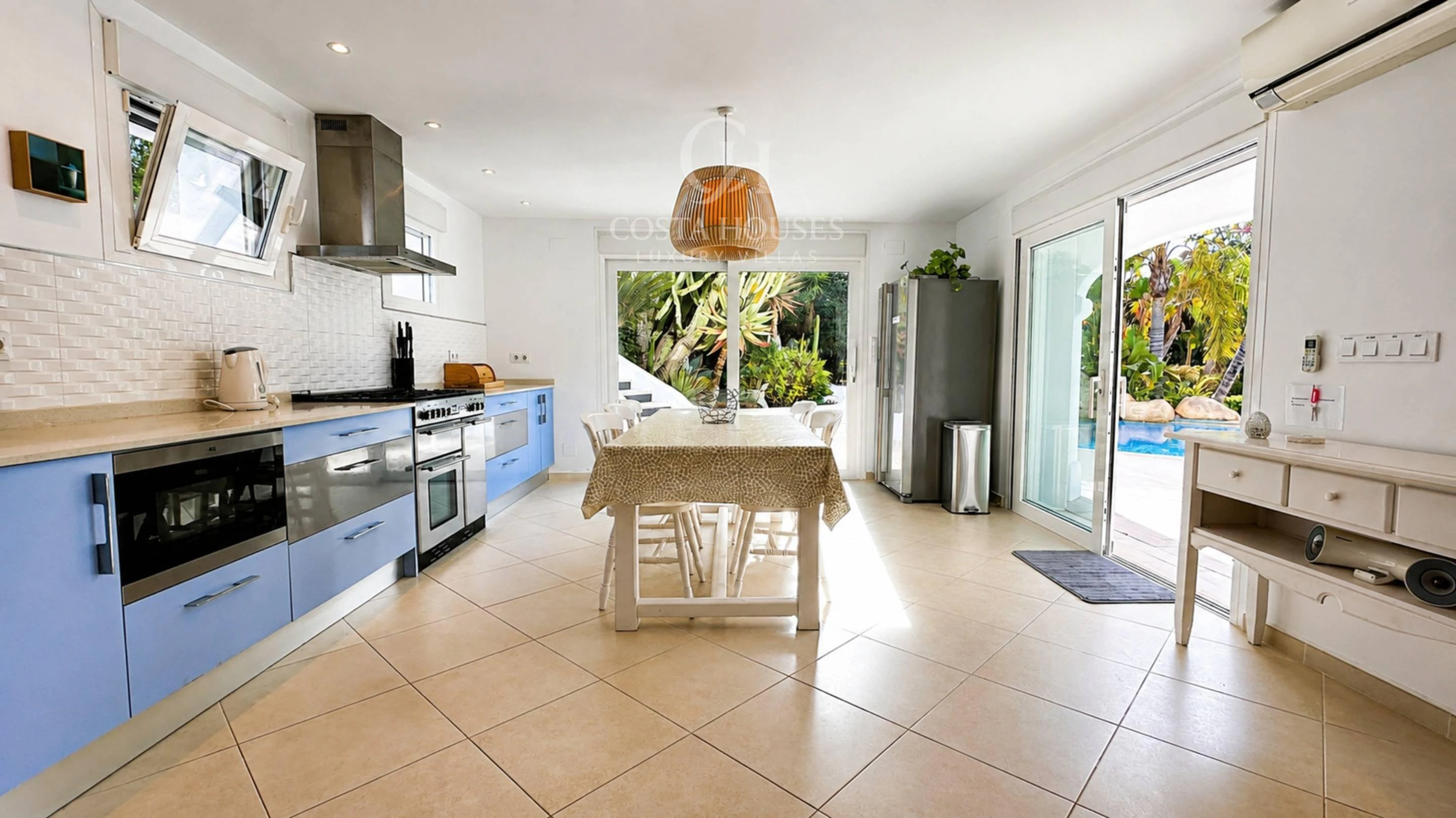2876V_SOLANA - VILLA SOLANA · WEISSE ARCHITEKTUR ZWISCHEN GÄRTEN UND MONTGO JAVEA