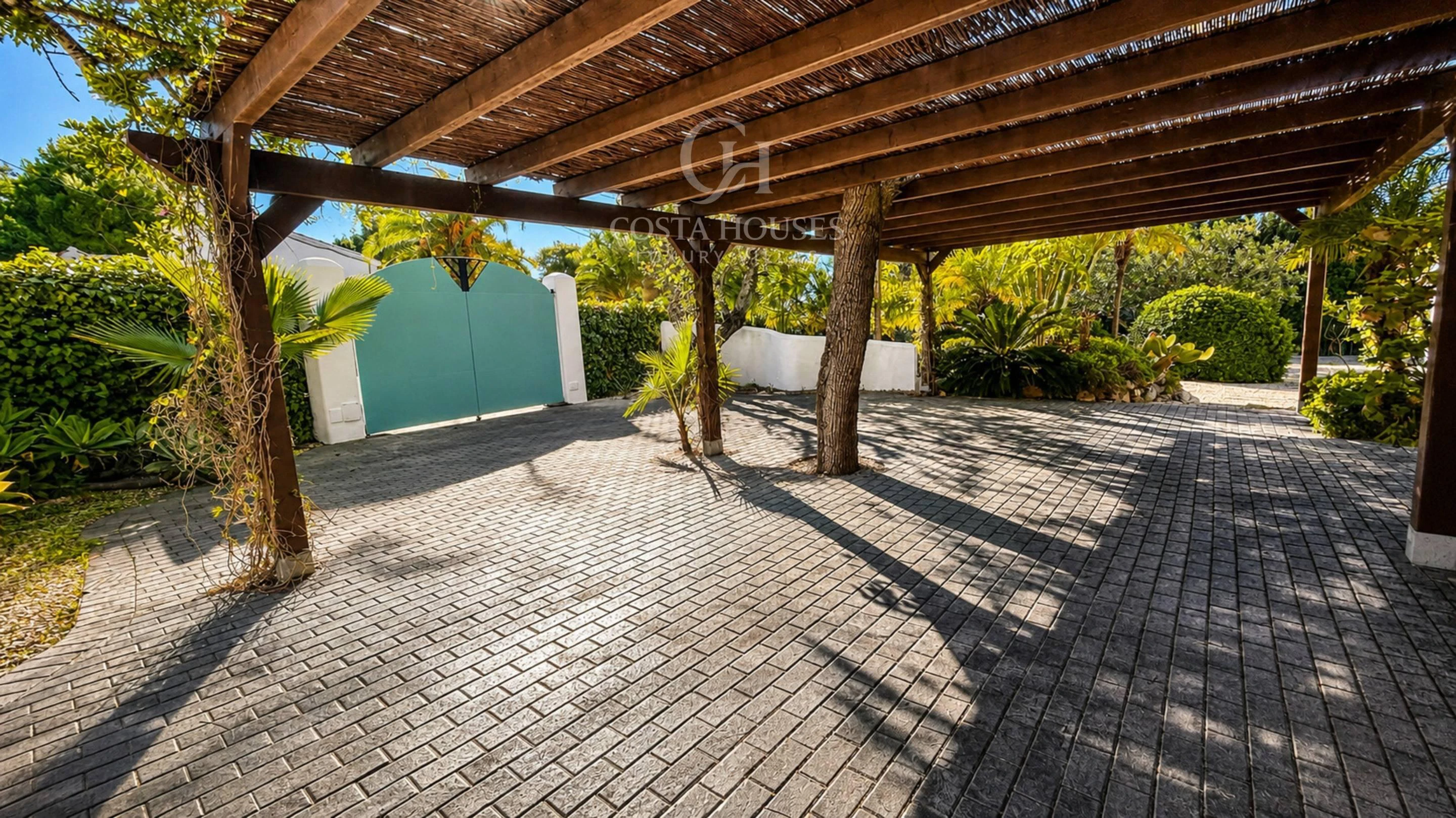 2876V_SOLANA - VILLA SOLANA · WEISSE ARCHITEKTUR ZWISCHEN GÄRTEN UND MONTGO JAVEA