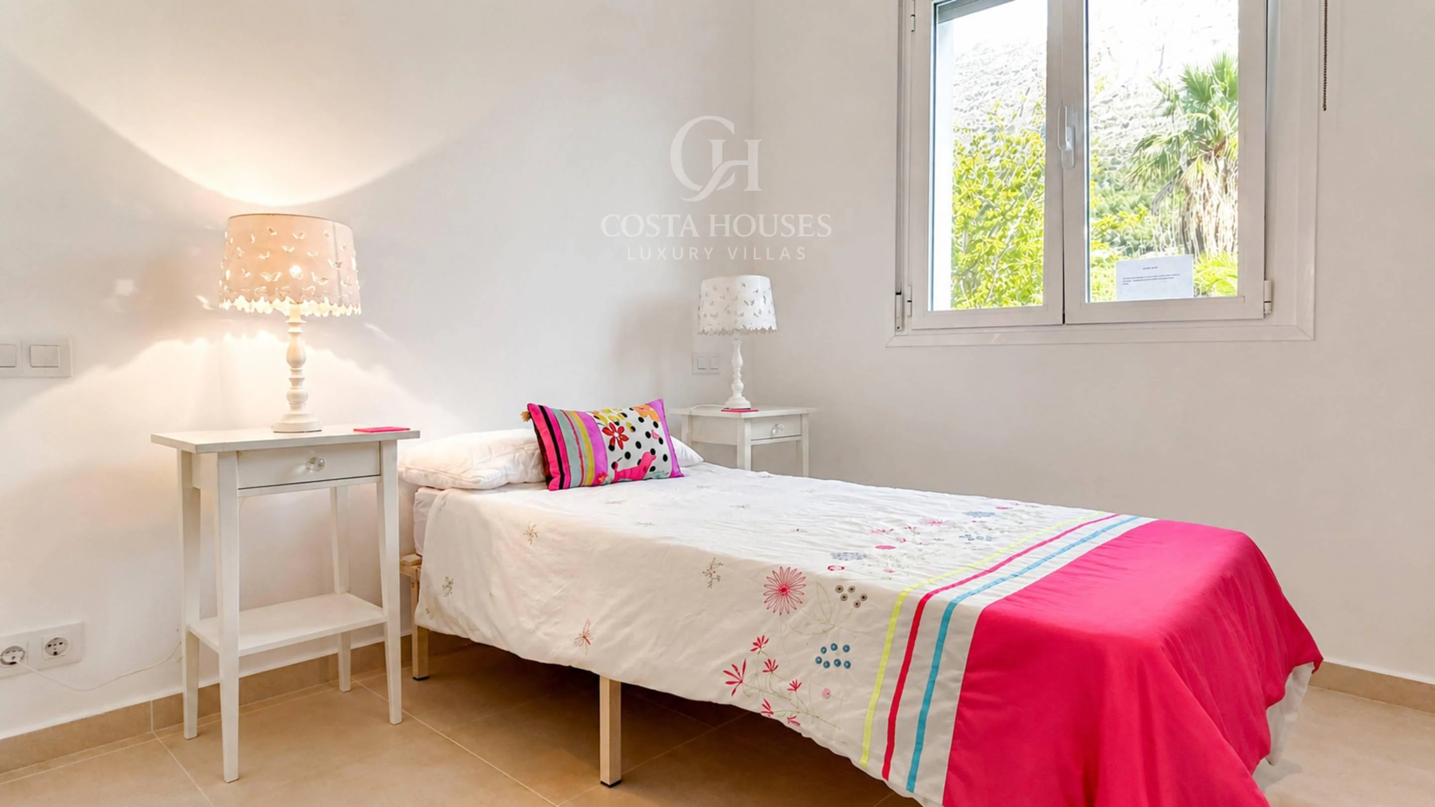 2876V_SOLANA - VILLA SOLANA · WEISSE ARCHITEKTUR ZWISCHEN GÄRTEN UND MONTGO JAVEA