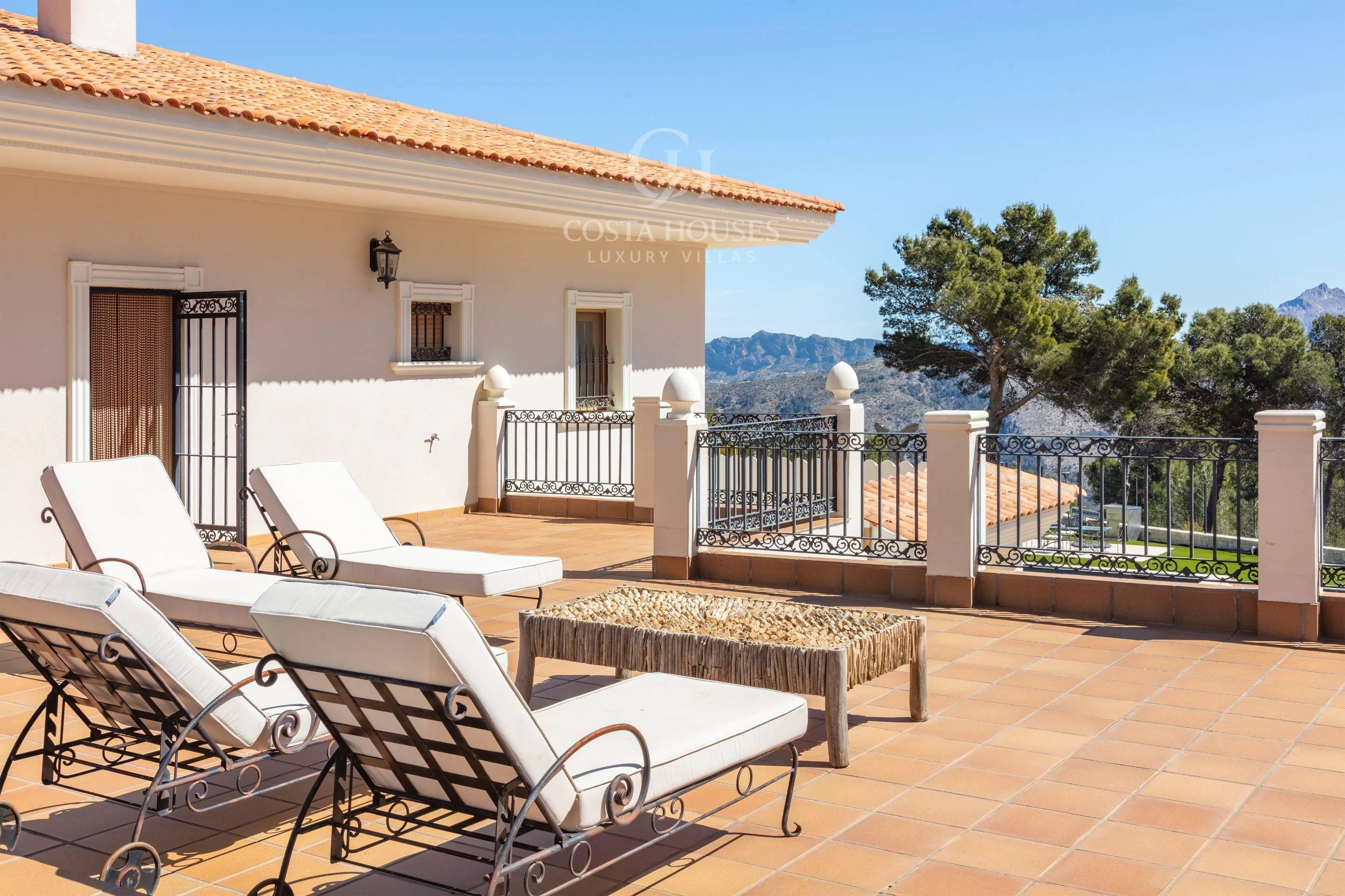 2854VL_SIERRAAZUL - FINCA SIERRA AZUL · PRIVATES REFUGIUM ZWISCHEN MEER UND BERGEN AN DER COSTA BLANCA NORD