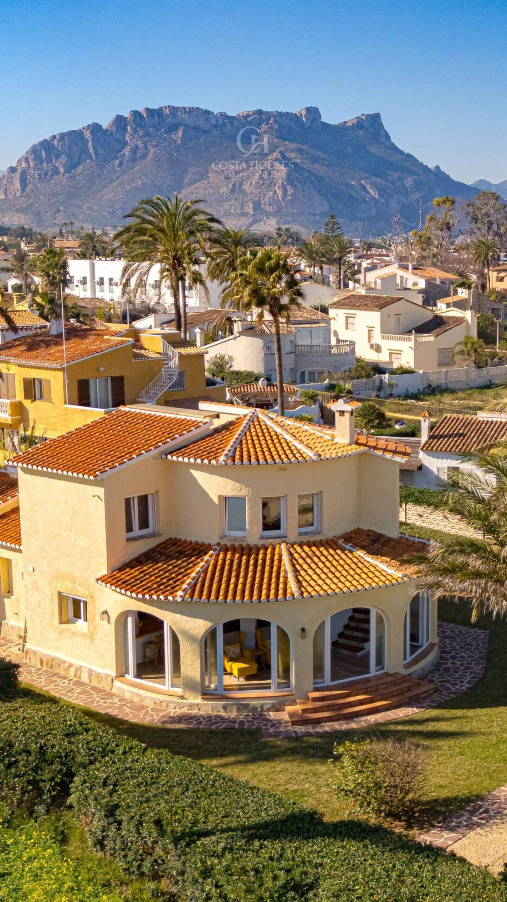 2868V_ALMADRAVA - VILLA ALMADRAVA · MEDITERRANE RUHE IN ERSTER MEERESLINIE IN DÉNIA