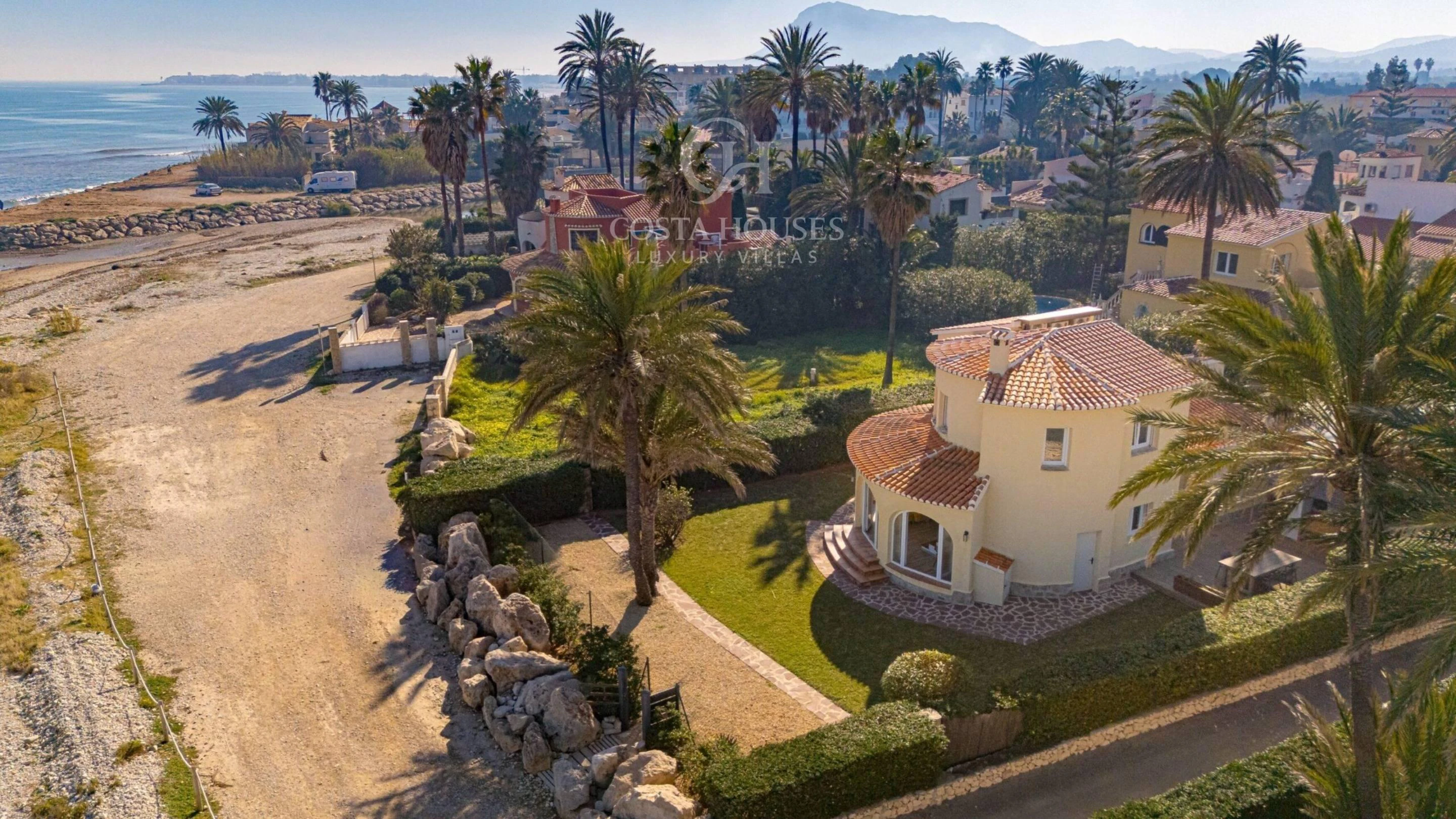 2868V_ALMADRAVA - VILLA ALMADRAVA · MEDITERRANE RUHE IN ERSTER MEERESLINIE IN DÉNIA