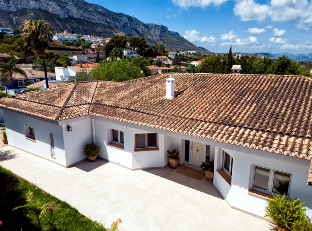 Villa zum Verkauf mit 4 Schlafzimmern und Pool in Denia, Alicante