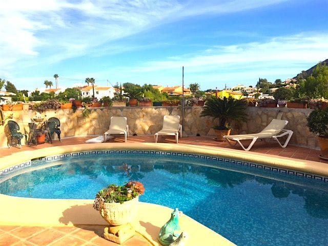 Chalet independiente en venta en Denia