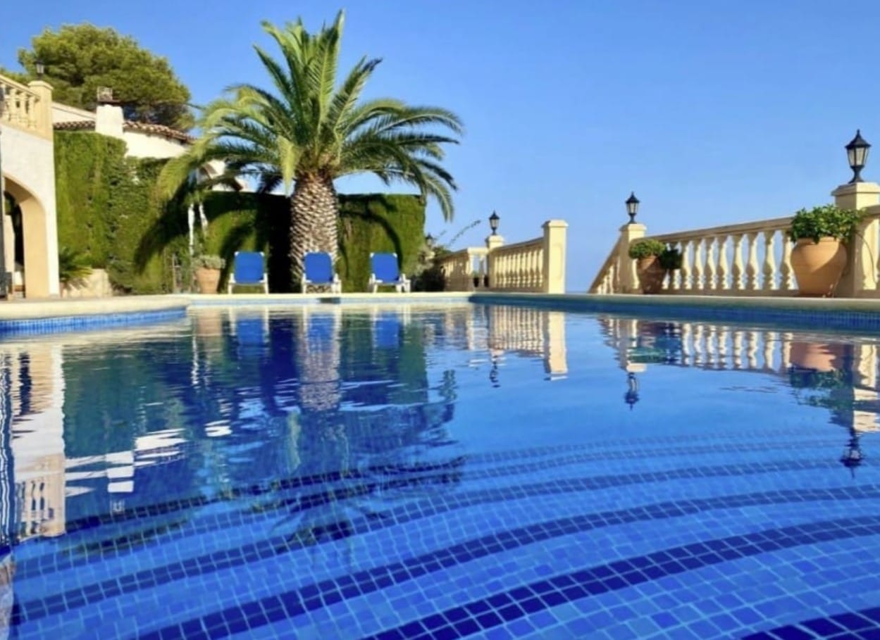 Espectacular villa de 3 dormitorios con vistas al mar en la Cala Ambolo - Javea
