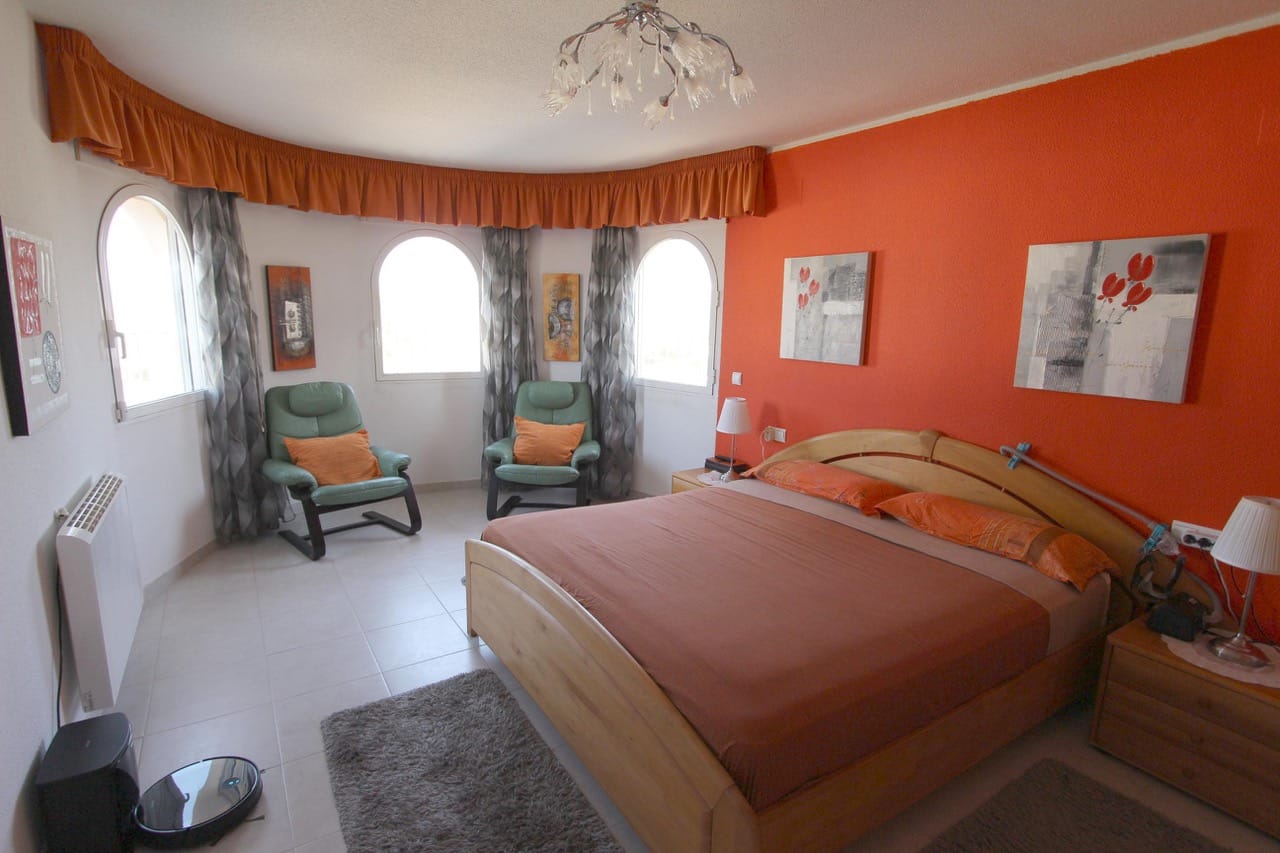 VILLA SPACIEUSE ET SPACIEUSE À CALPE