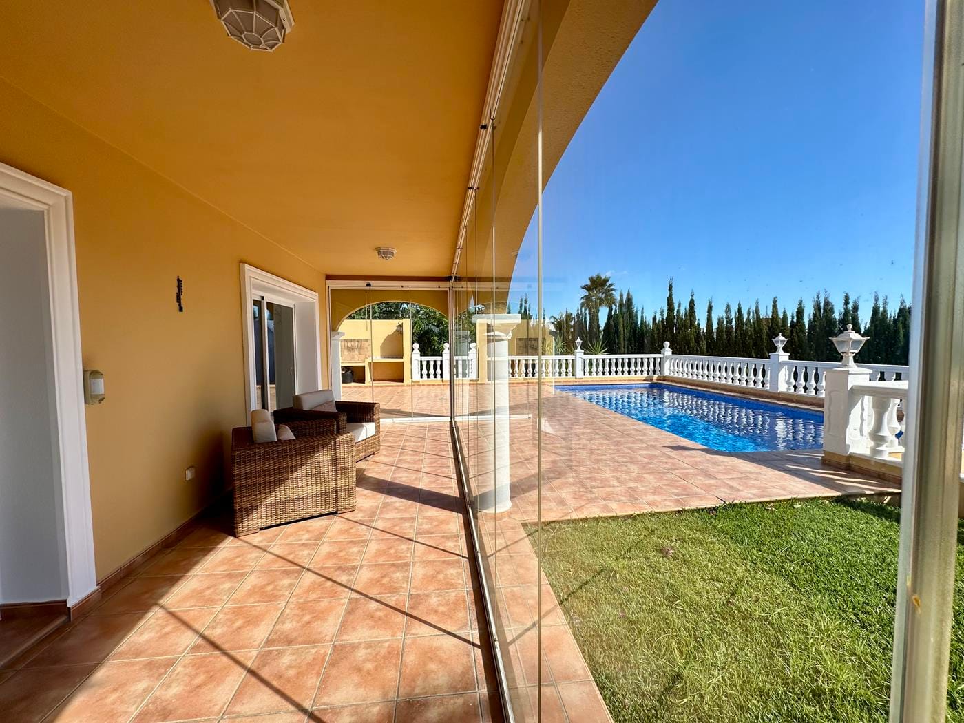 Villa con jardín, piscina privada y vistas al mar en Cumbre del Sol