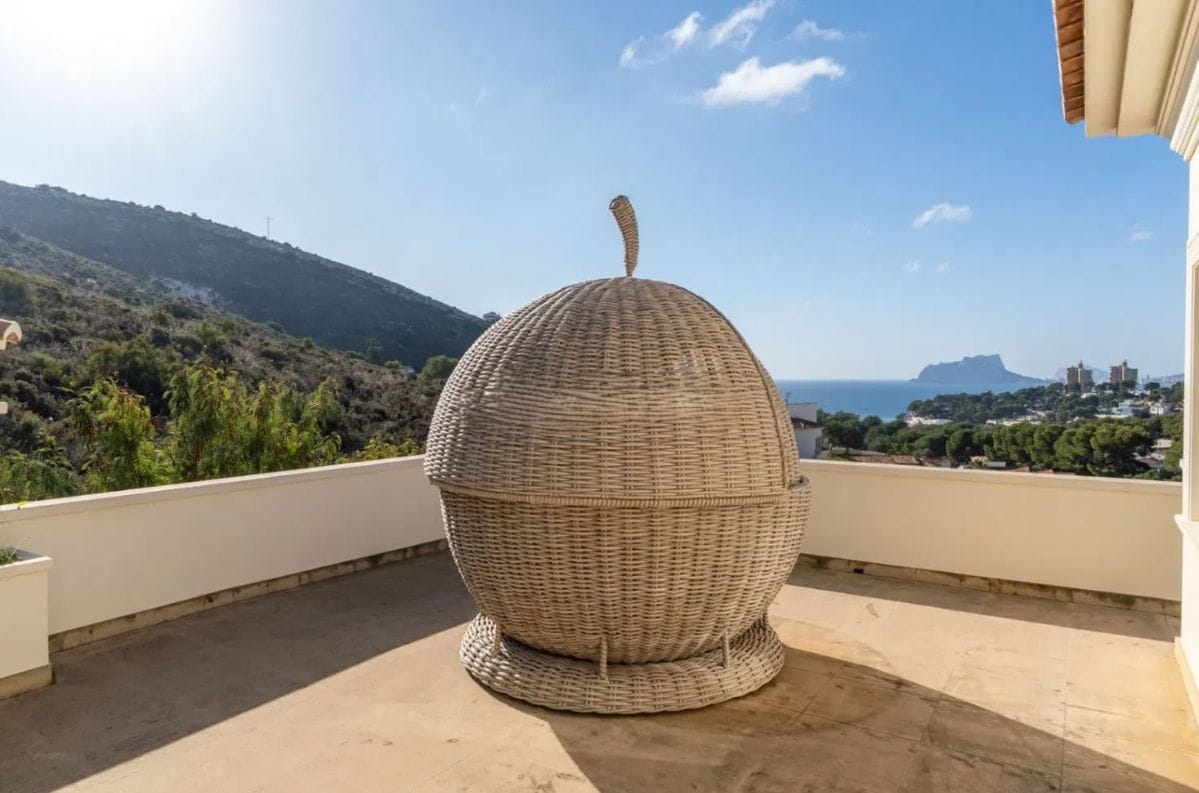 Sea view villa in Moraira with 4 bedrooms