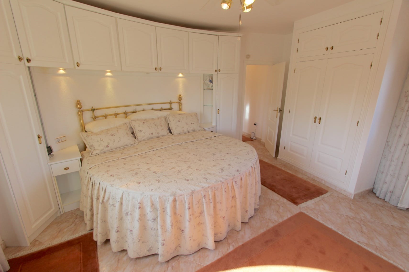 VILLA DE ESTILO MEDITERRANEO