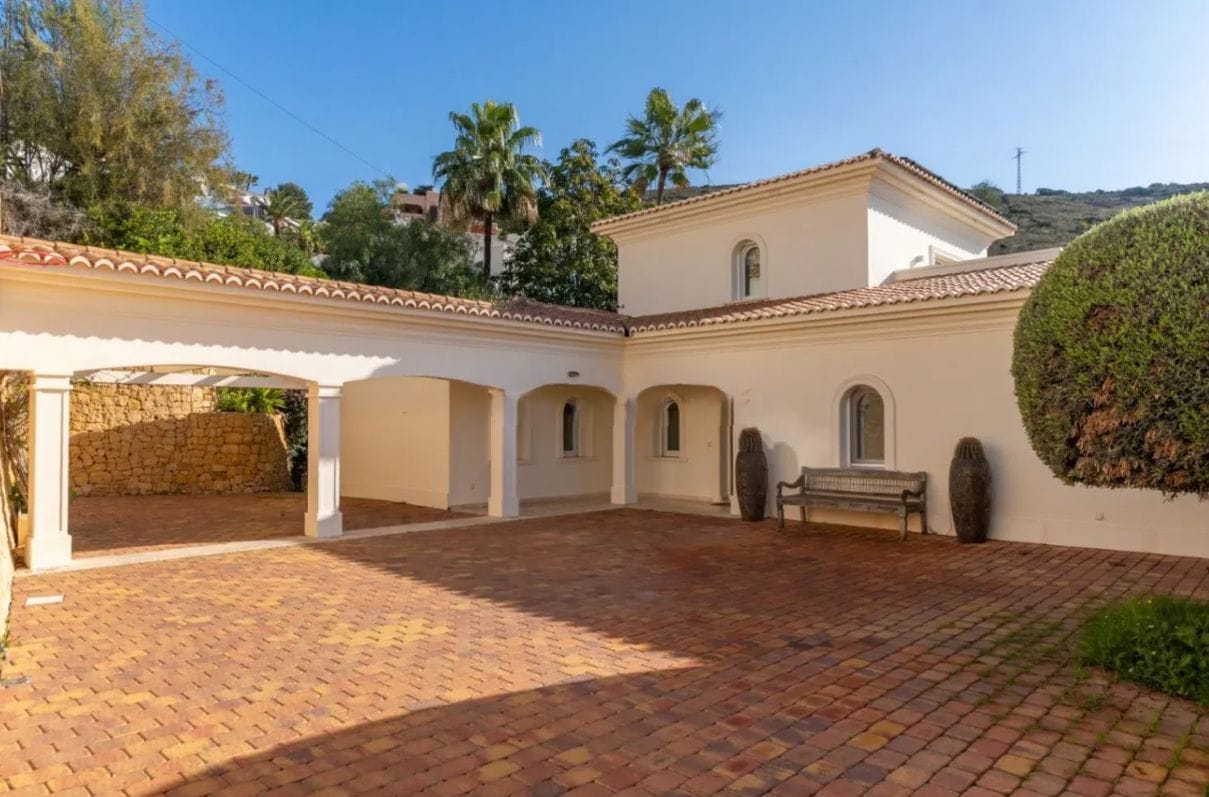 Sea view villa in Moraira with 4 bedrooms