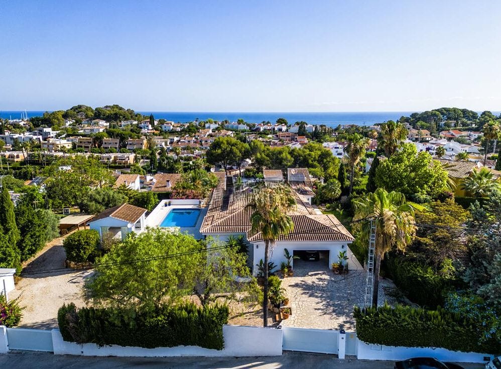 Villa zum Verkauf mit 4 Schlafzimmern und Pool in Denia, Alicante