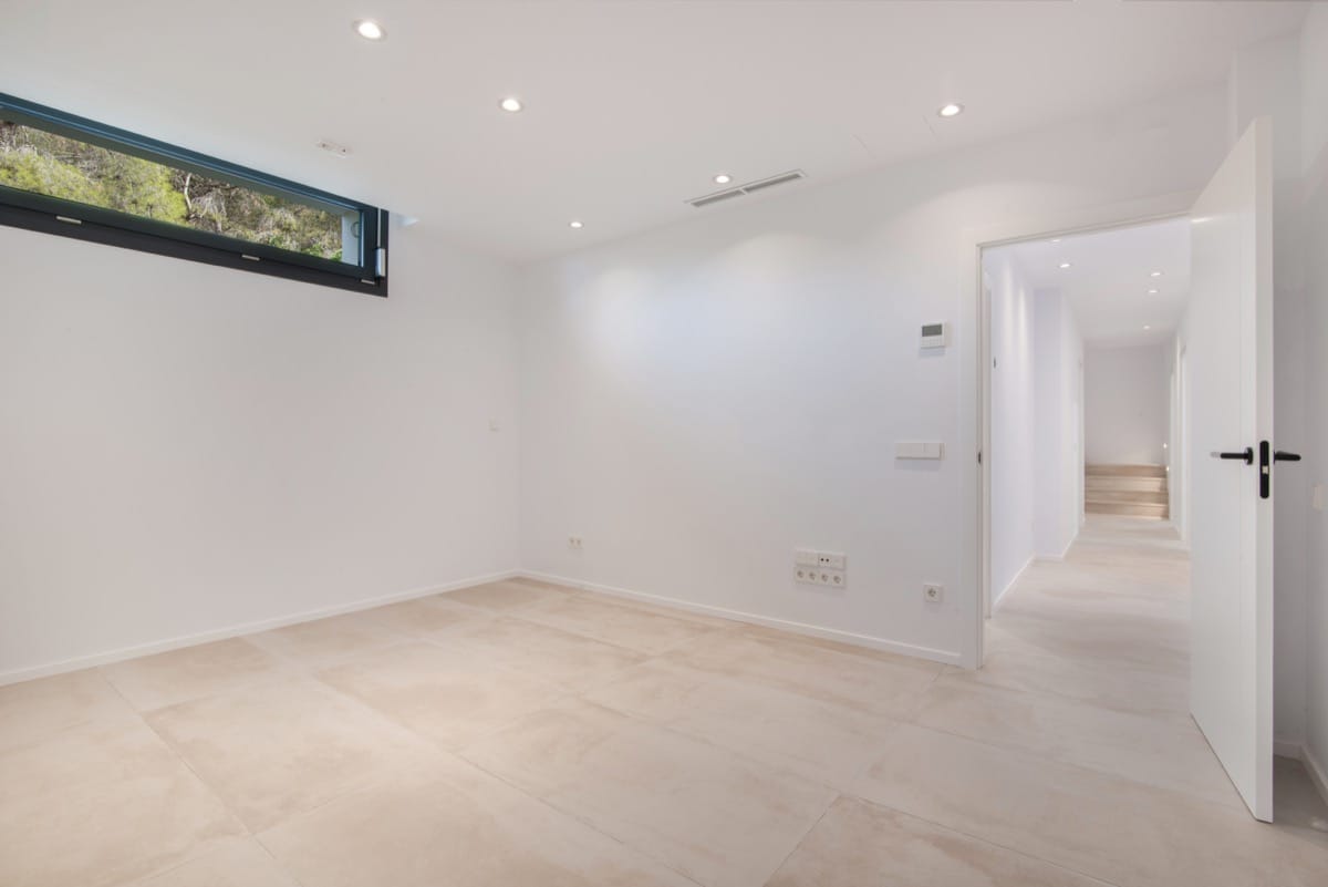 Luxury Villa with Sea Views and Natural Surroundings in Dénia