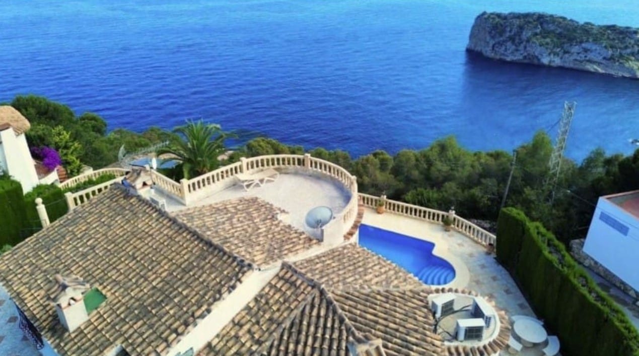 Espectacular villa de 3 dormitorios con vistas al mar en la Cala Ambolo - Javea