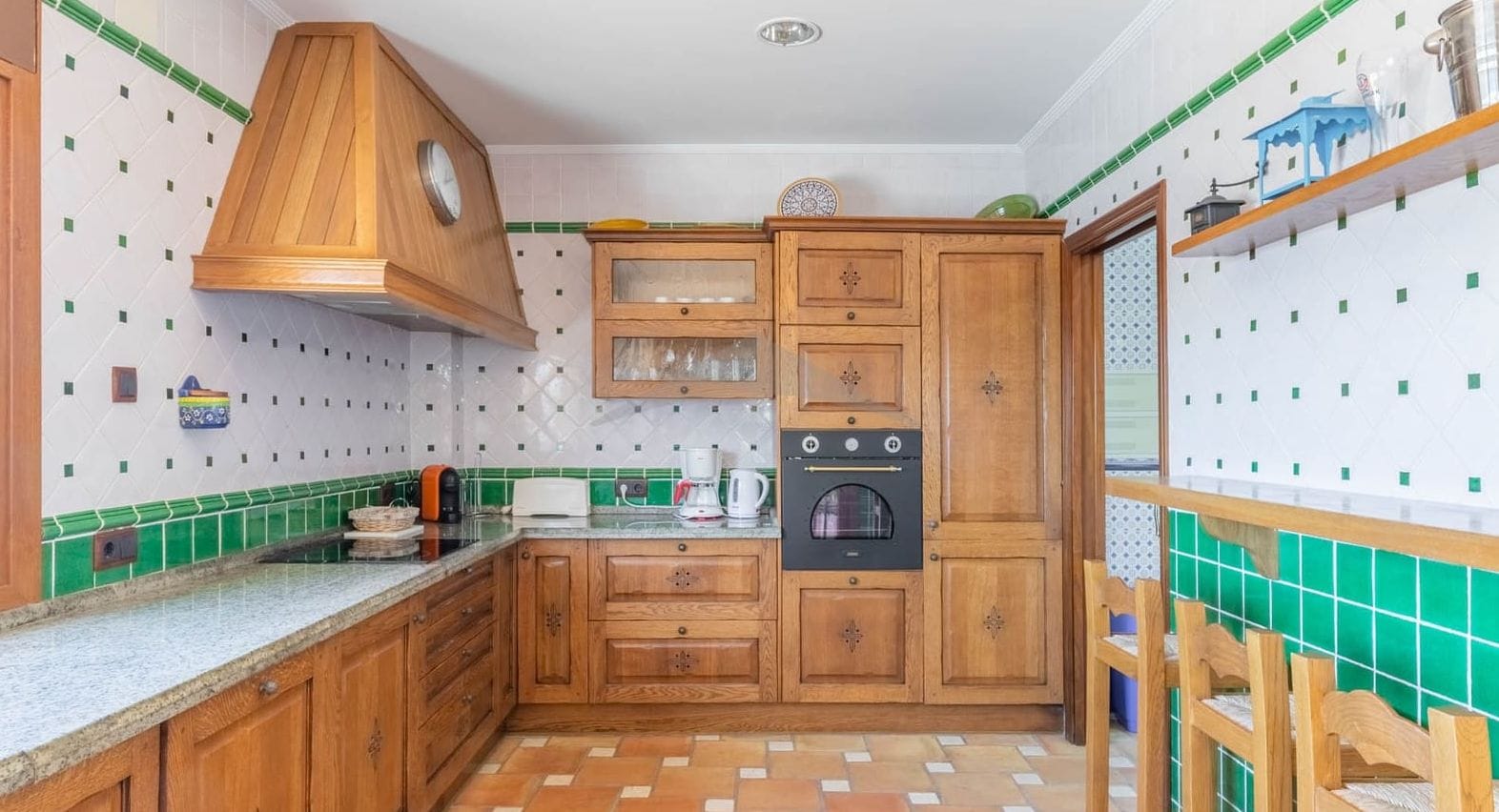 Extraordinair villa met zwembad en tuin, 4 slaapkamers.
