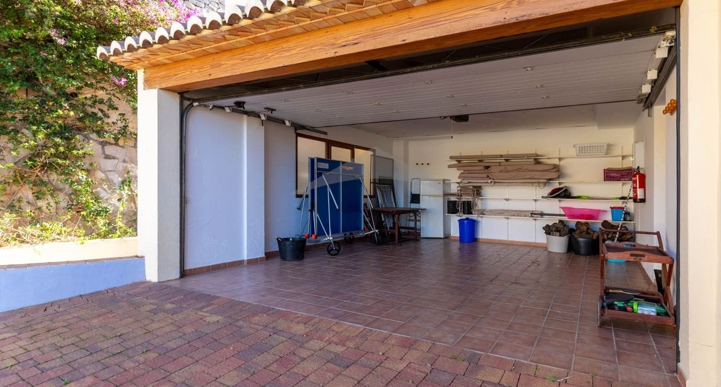 Extraordinair villa met zwembad en tuin, 4 slaapkamers.