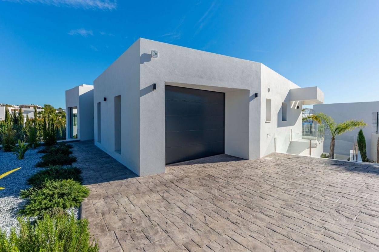 Espectacular villa de nueva construcción con vistas panorámicas al mar en Moraira