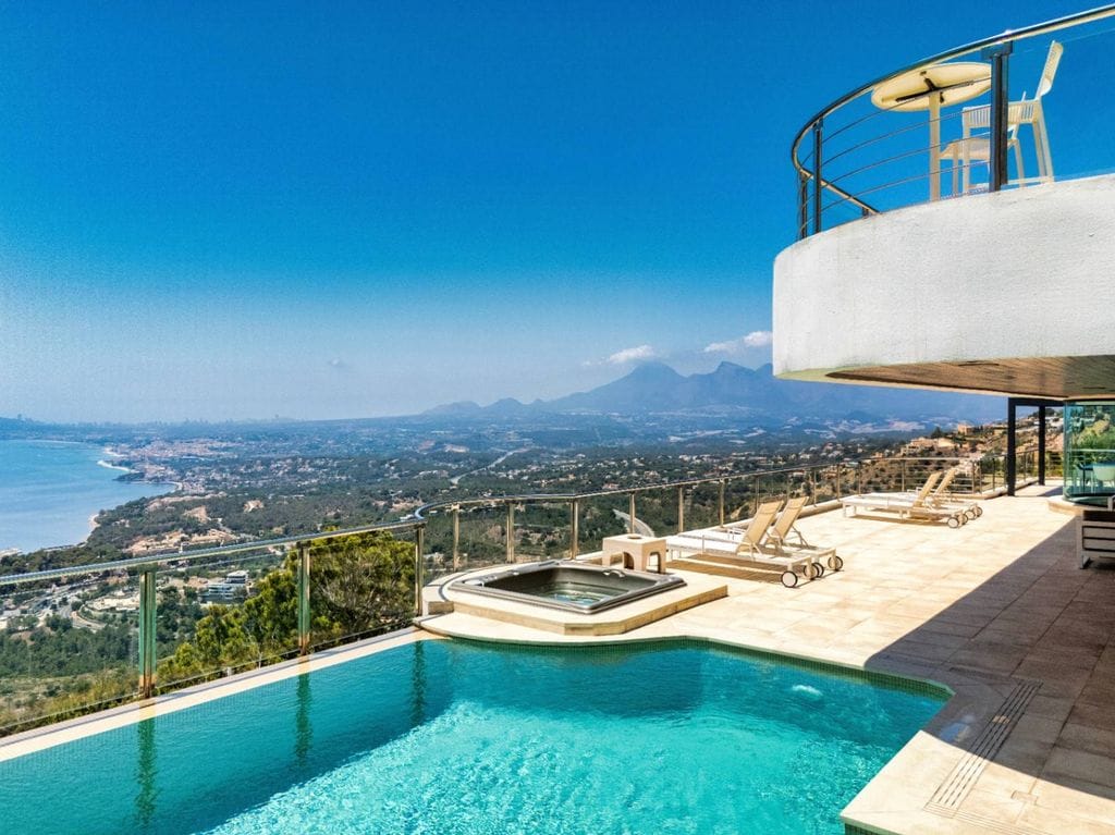 Villa de Lujo en Altea Hills con Vistas Panorámicas al Mar
