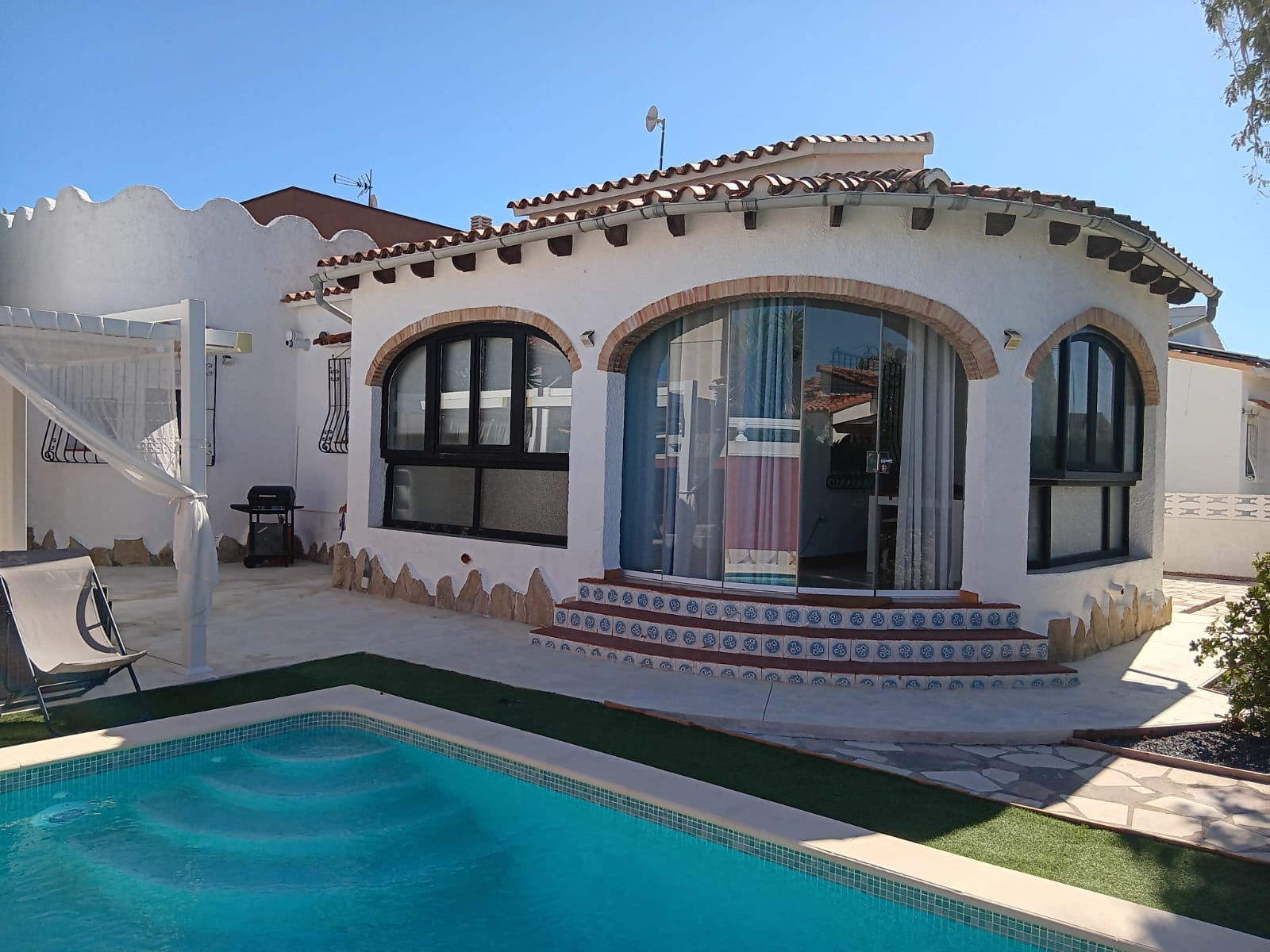 Charmante villa rénovée à Els Poblets près de la mer et à prix réduit