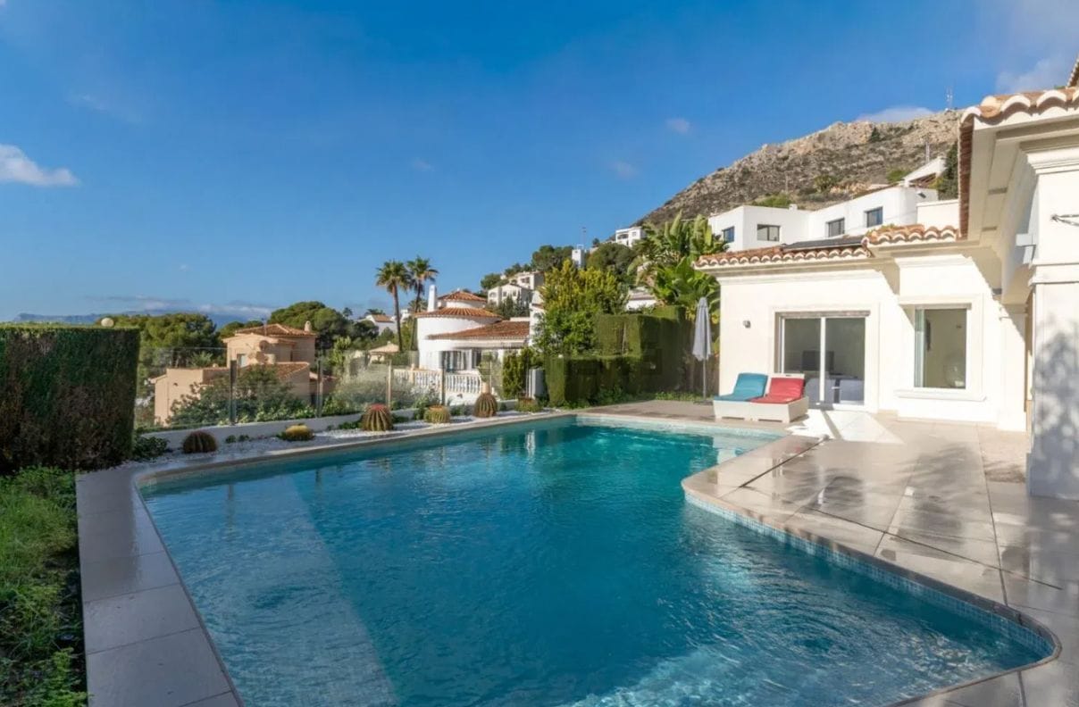 Sea view villa in Moraira with 4 bedrooms