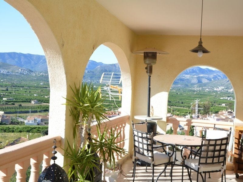 CLDX4836 - Vivienda en venta en tres plantas con fantásticas vistas al valle y muy soleada.