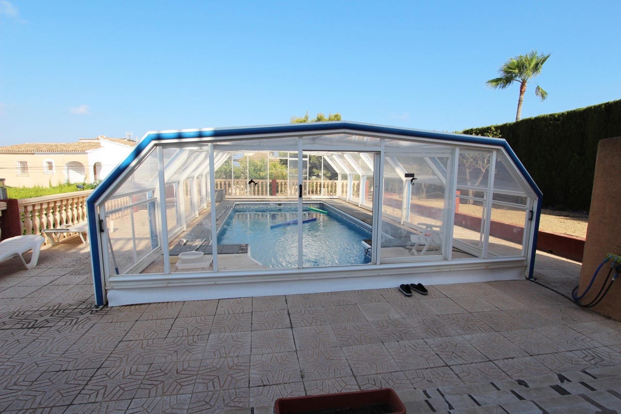 VILLA SPACIEUSE ET SPACIEUSE À CALPE