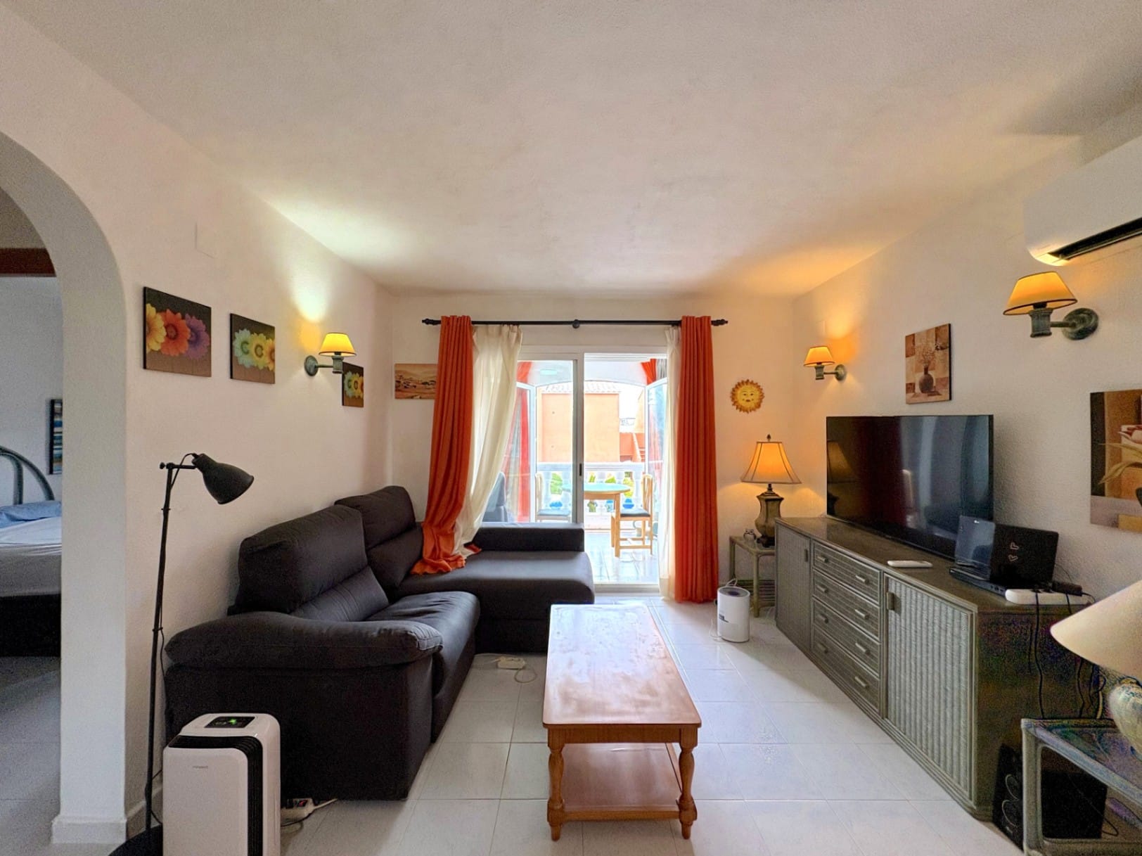 Appartement met gemeenschappelijk zwembad en tuin met gras