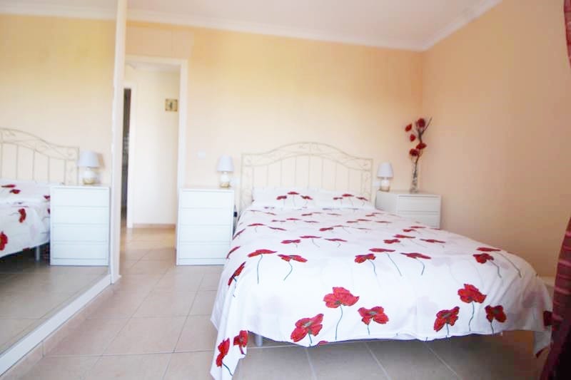 Apartamento con dos terrazas a pocos pasos de la playa en Oliva Nova