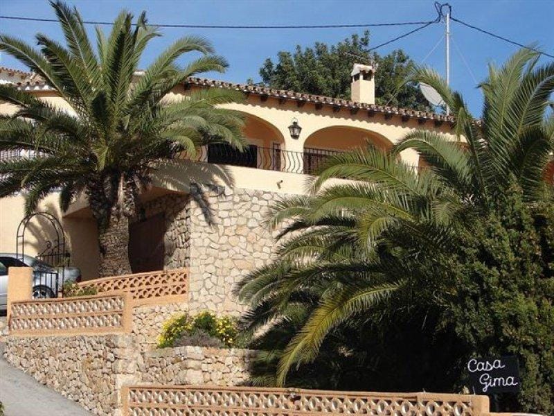 VILLA EN CALPE CON UNAS VISTAS INCREIBLES AL MAR Y PEÑÓN