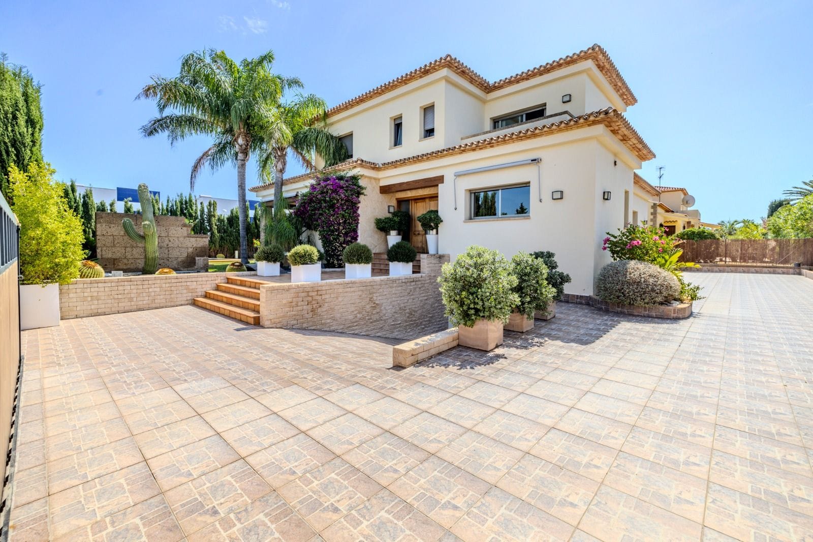 PRECIOSA VILLA EN DENIA MUY CERCA DEL PUEBLO