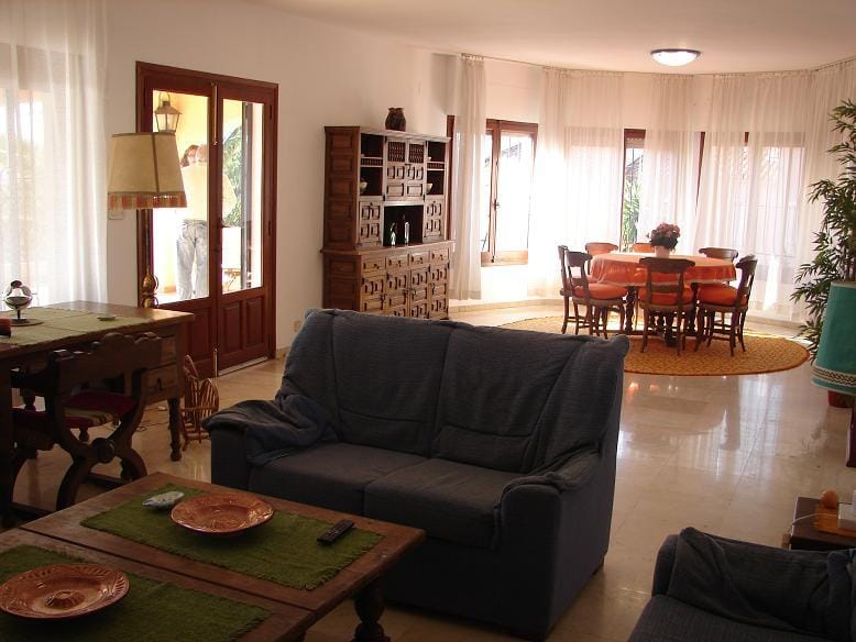 VILLA EN CALPE CON UNAS VISTAS INCREIBLES AL MAR Y PEÑÓN