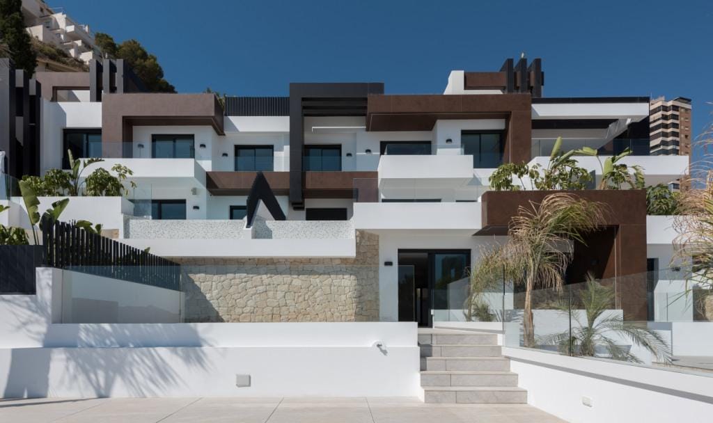 DUPLEX A ESTRENAR EN PRIMERA LÍNEA DE LA PLAYA...