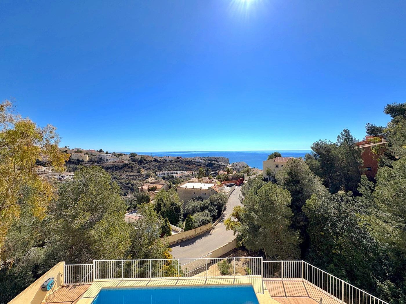 Gerenoveerde villa met zwembad en uitzicht op zee in Cumbre del Sol