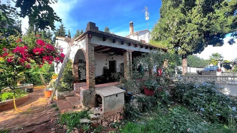 Chalet a reformar con vistas despejadas al mar y al Montgo en Denia
