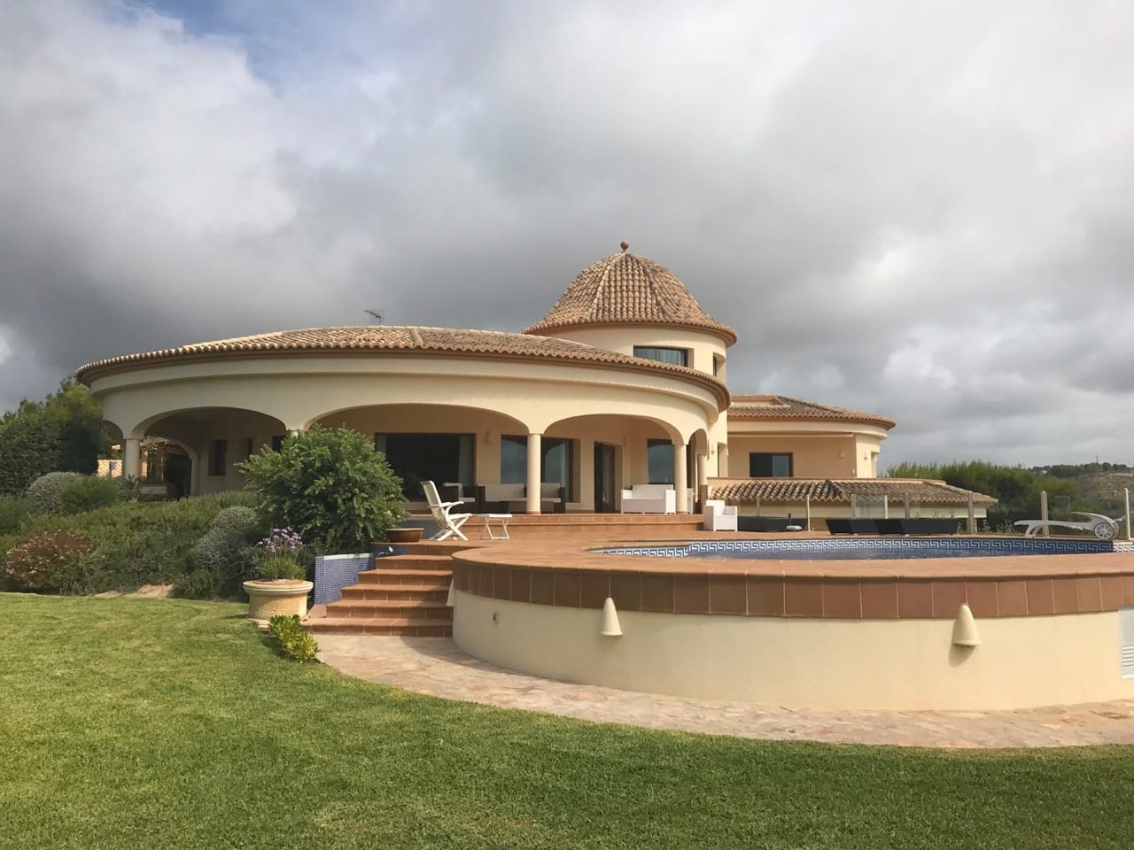 ESPECTACULAR VILLA EN CALPE