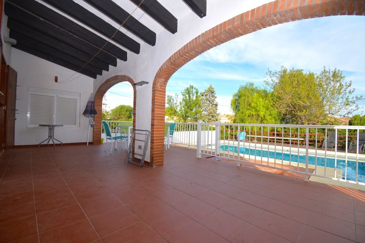 Villa en venta en Denia
