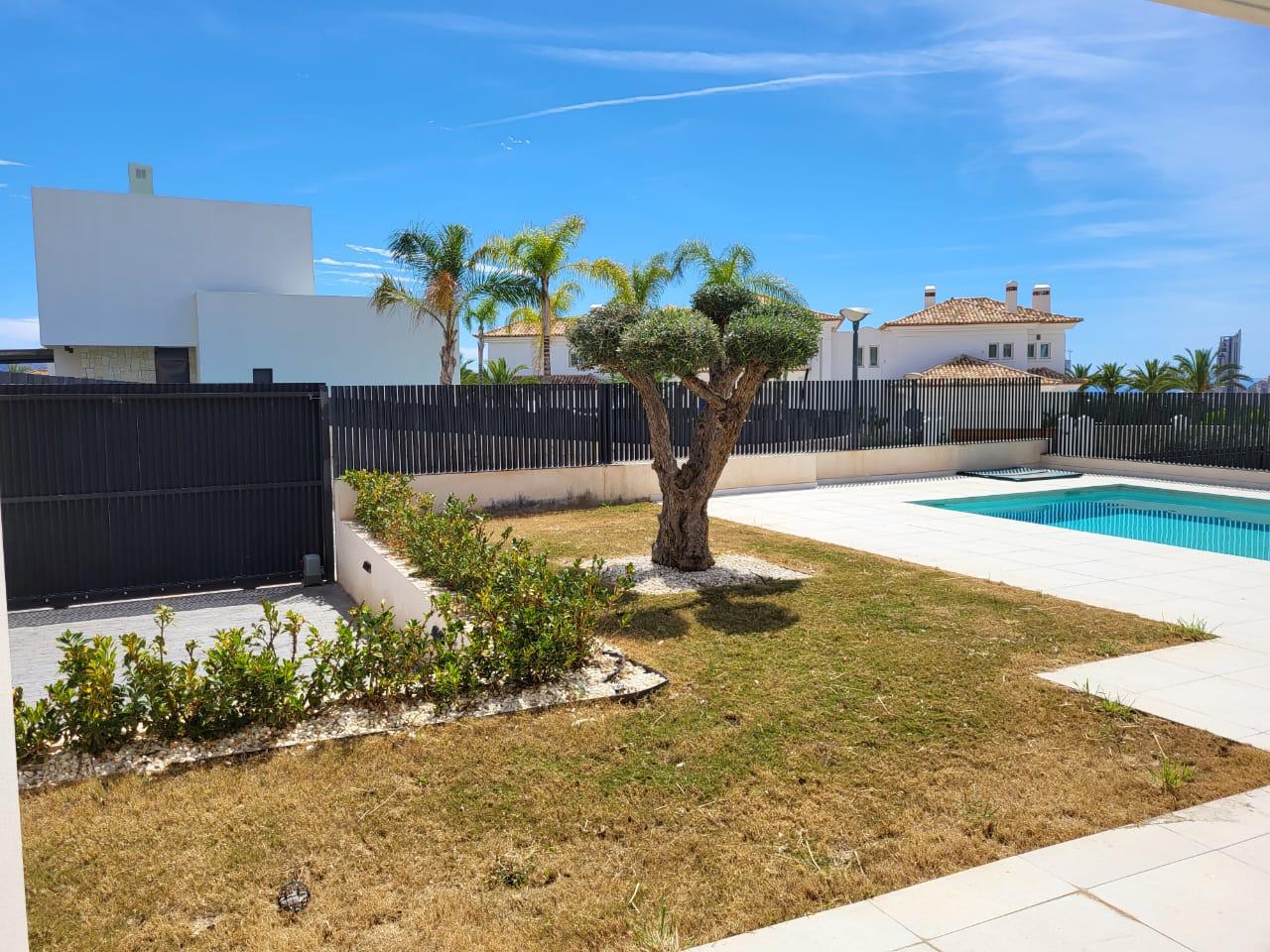 Villa a la venta con 4 habitaciones y piscina en Finestrat, Sierra Cortina