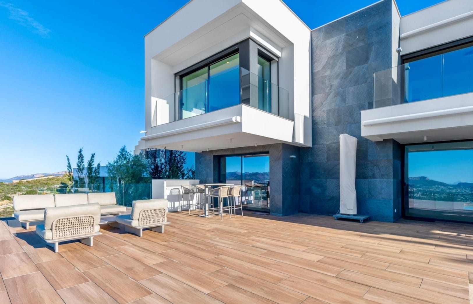 Luxe villa in Moraira met panoramisch uitzicht op zee