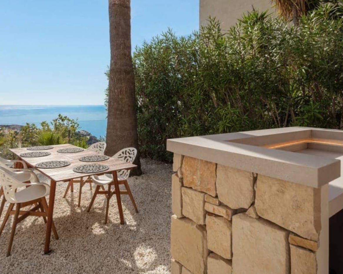 Villa de lujo con vistas panorámicas al mar en Moraira – diseño moderno, piscina climatizada