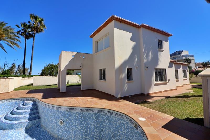 Villa in Denia aan het strand