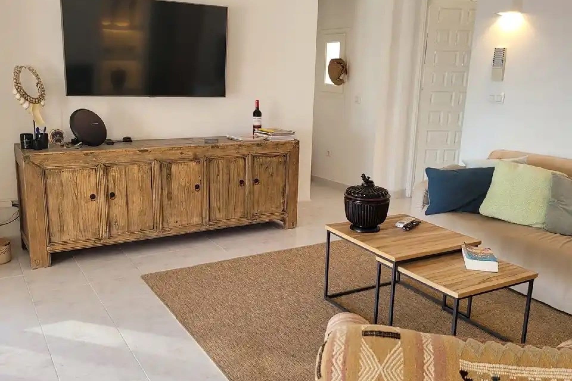 Ibizan villa mit großem Privatgrundstück und Meerblick zum Verkauf in Moraira.
