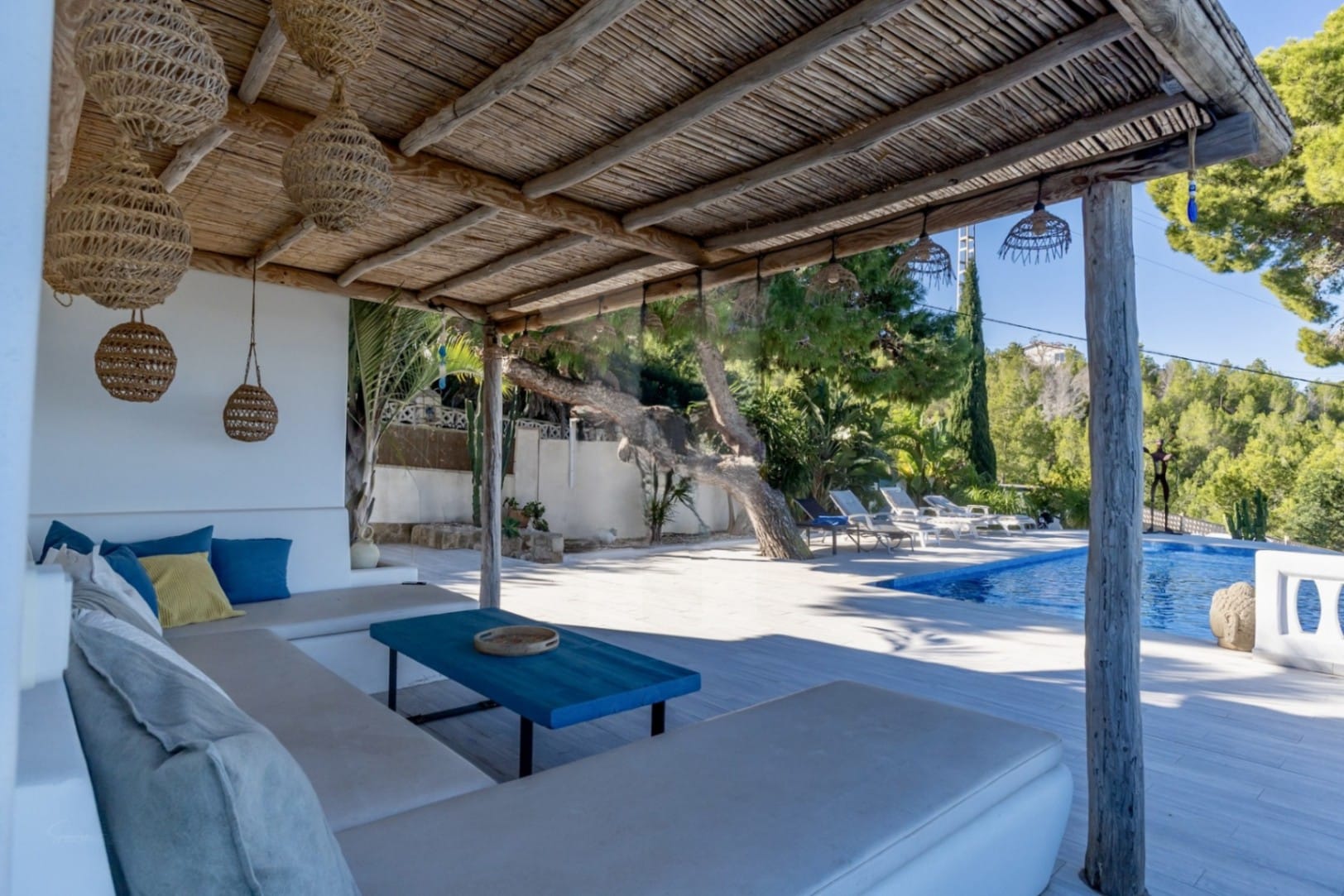 Excepcional villa de 3 dormitorios y piscina y vistas al mar en Denia