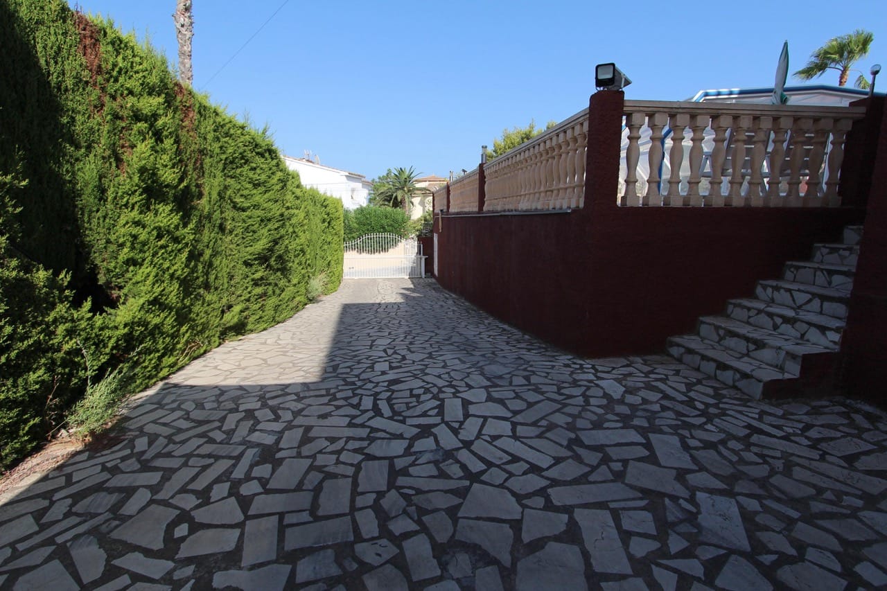 VILLA SPACIEUSE ET SPACIEUSE À CALPE