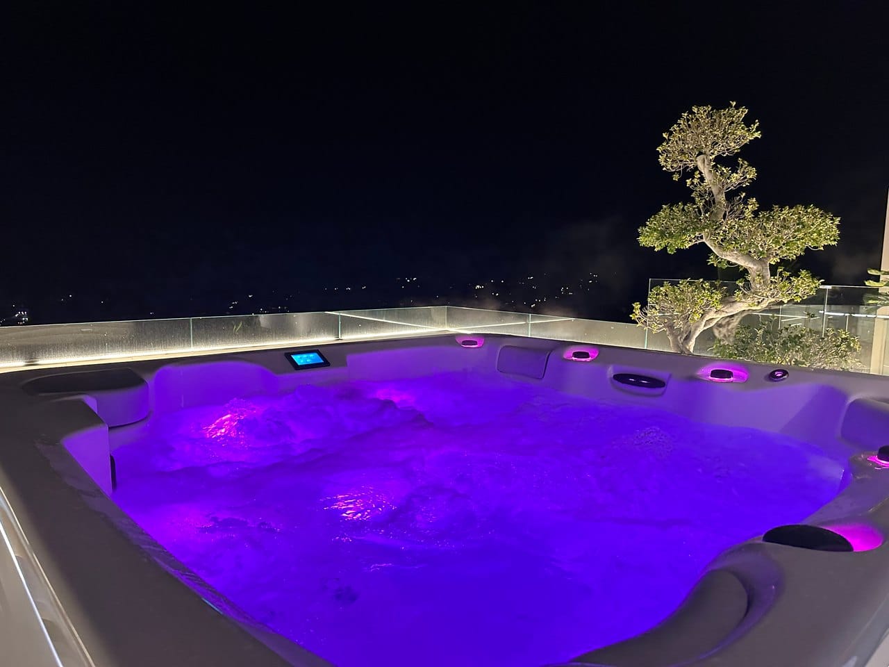 Espectacular villa de lujo con vistas al mar en Moraira, terrazas panorámicas, piscina infinity y azotea wellness