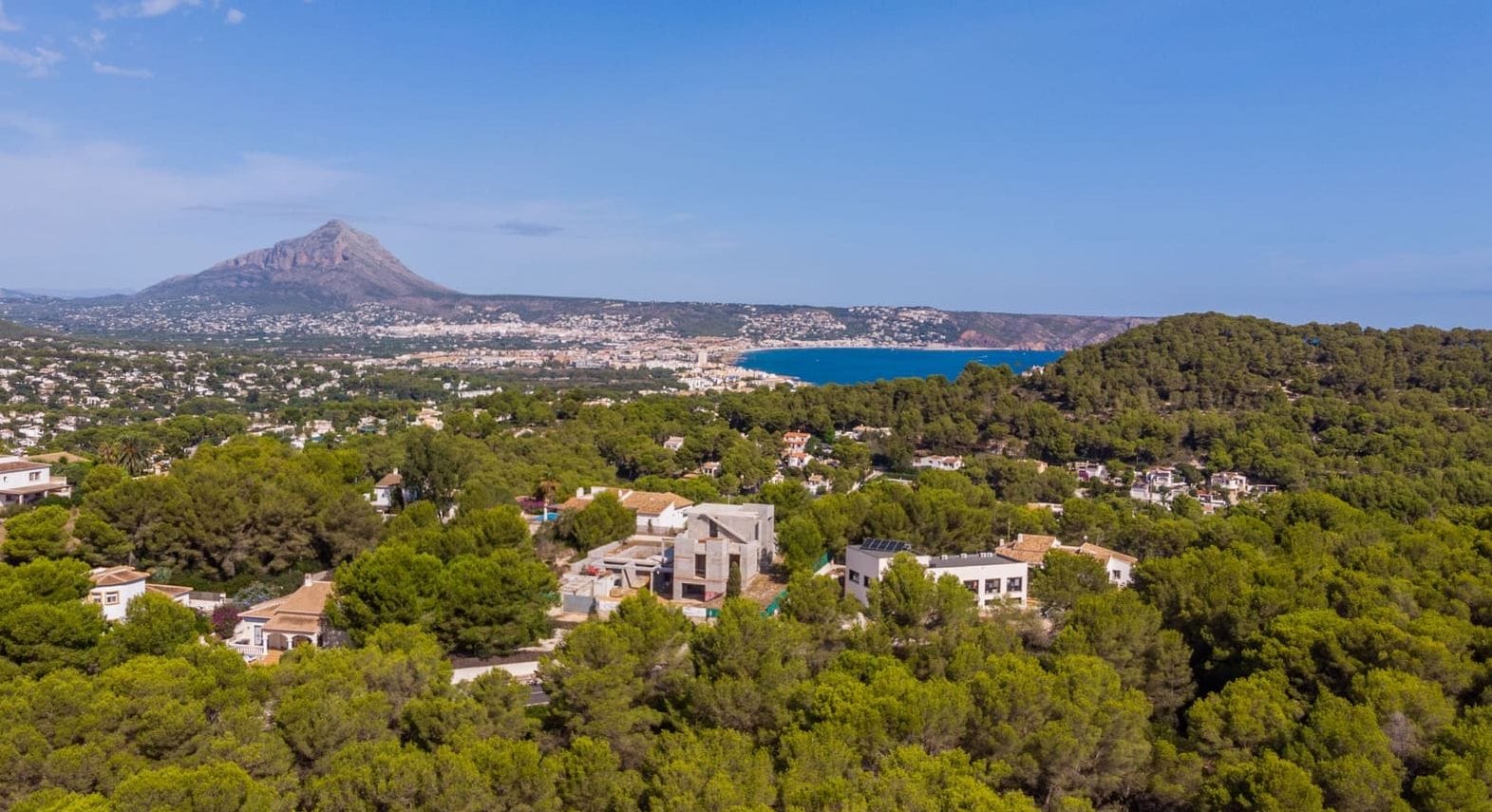 Villa de lujo de obra nueva en Jávea – Parcela sur de 1.032 m², piscina climatizada y alta eficiencia energética